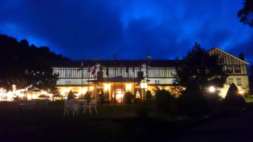 Le Grand Hotel, un des bâtiments iconiques de Nuwara Eliya. De nuit...